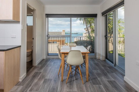 Bay 10 - Suites And Apartments - Hotel NSW 12