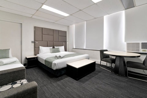 Cosmo On Bank - Hotel NSW 2