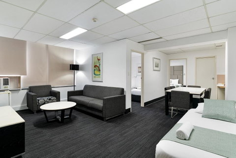 Cosmo On Bank - Hotel NSW 5