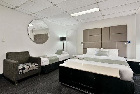 Cosmo On Bank - Hotel NSW 4