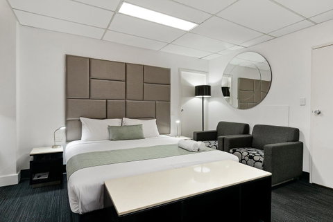 Cosmo On Bank - Hotel NSW 3