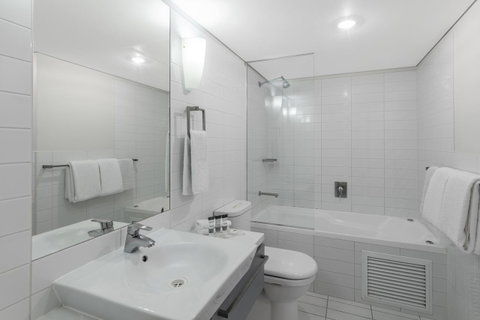 Oaks Adelaide Horizons Suites - Hotel NSW 4