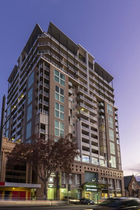 Oaks Adelaide Embassy Suites - Hotel NSW 9