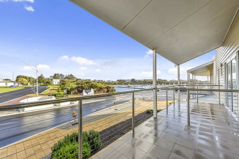 Aloha Waterfront Properties - Hotel NSW 23