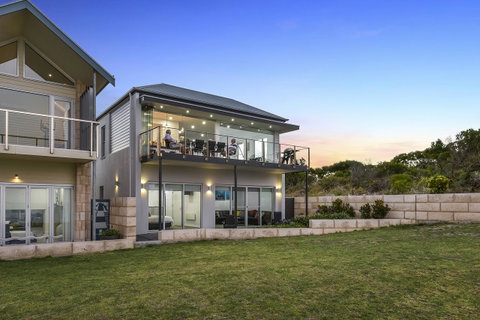 Aloha Waterfront Properties - Hotel NSW 2