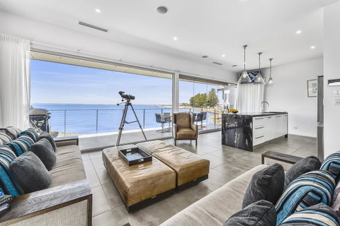 Aloha Waterfront Properties - Hotel NSW 3