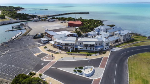Aloha Waterfront Properties - Hotel NSW 1