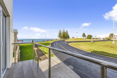 Aloha Waterfront Properties - Hotel NSW 14