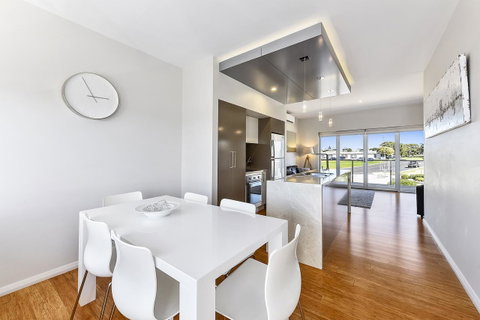 Aloha Waterfront Properties - Hotel NSW 27