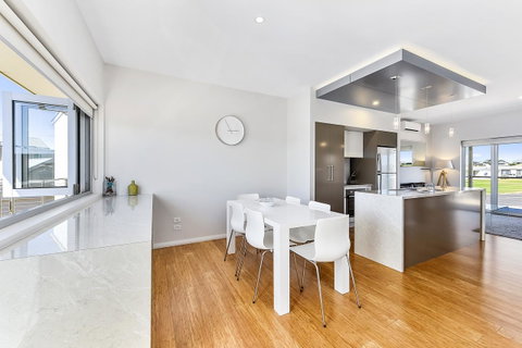 Aloha Waterfront Properties - Hotel NSW 28