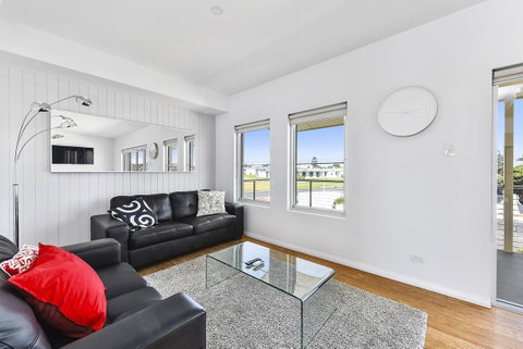 Aloha Waterfront Properties - Hotel NSW 17