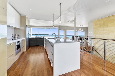 Aloha Waterfront Properties - Hotel NSW 5
