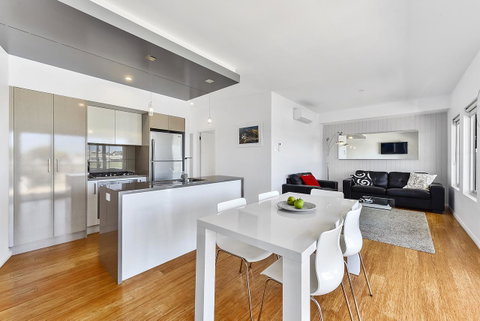 Aloha Waterfront Properties - Hotel NSW 18