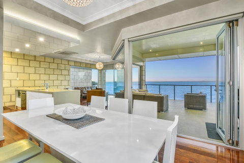 Aloha Waterfront Properties - Hotel NSW 9