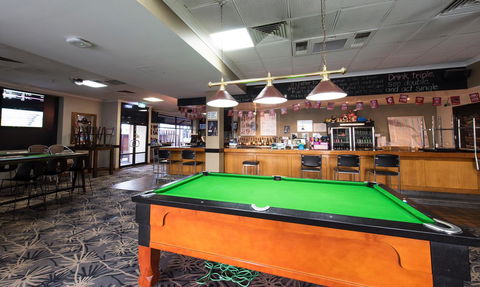 Nightcap At Rose & Crown Hotel - Hotel NSW 5