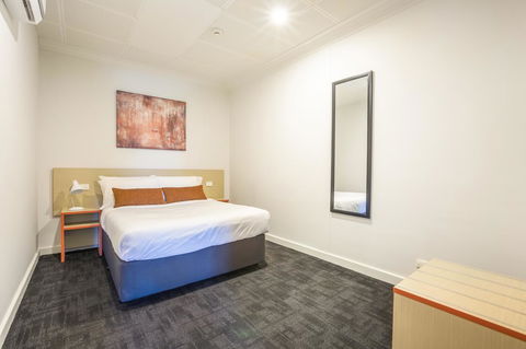 Nightcap At Rose & Crown Hotel - Hotel NSW 13