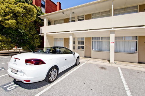 Glenelg Oasis Studios - Hotel NSW 17