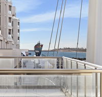 Glenelg Seaside Apartment - Hotel NSW