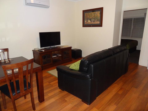 Hahndorf Oak Tree Cottages - Hotel NSW 5