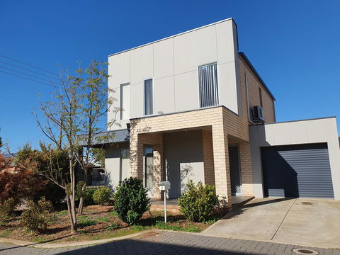 Explore Adelaide, Gawler, The Barossa And Clare Valleys All-in-one - Hotel NSW 15