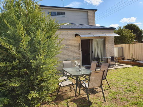 Explore Adelaide, Gawler, The Barossa And Clare Valleys All-in-one - Hotel NSW 13