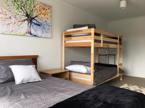Windsor Gardens Home - Hotel NSW 4