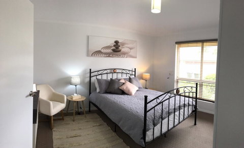Windsor Gardens Home - Hotel NSW 1