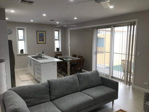 Elandra Holiday Home - Hotel NSW 5