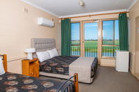 Book Tailem Bend Accommodation Vacations Hotel NSW Hotel NSW