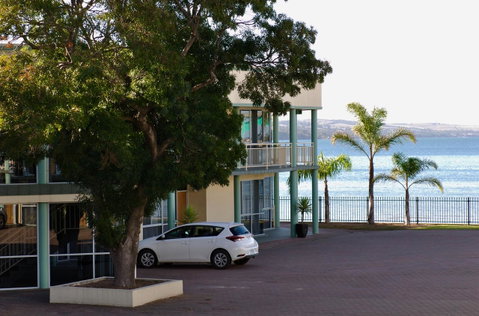 Hilton Beachfront Motel - Hotel NSW 42