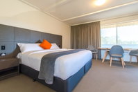 Book Hackham Accommodation Vacations Hotel NSW Hotel NSW
