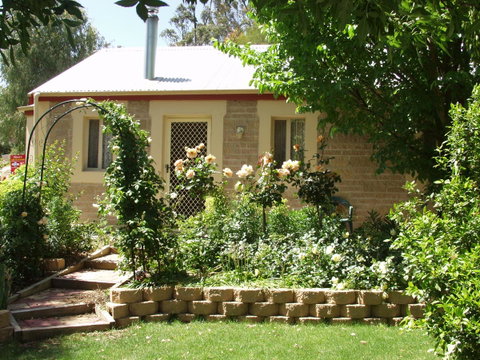 Riesling Trail & Clare Valley Cottages - Hotel NSW 3