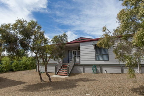 Desert Pea - Hotel NSW 11