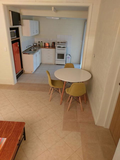 Desert Gum Retreat Gough St - Hotel NSW 16