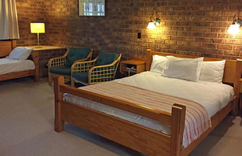 Coonawarra Place Motor Inn - Hotel NSW 12