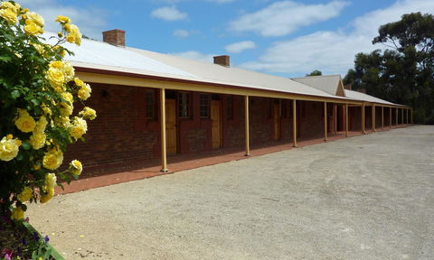 Coonawarra Place Motor Inn - Hotel NSW 21