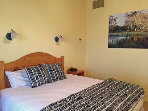 Coonawarra Place Motor Inn - Hotel NSW 2