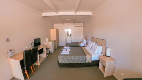 Highway One Motel - Hotel NSW 3