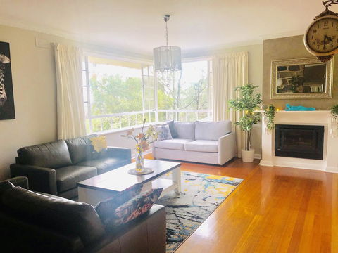 Stunning House With Beautiful Entertainment Area!! - Hotel NSW 1