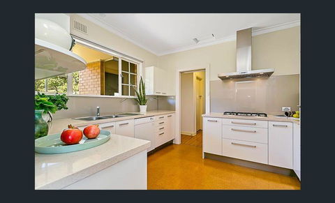 Stunning House With Beautiful Entertainment Area!! - Hotel NSW 9