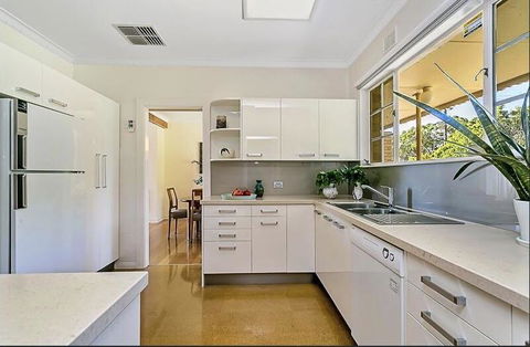 Stunning House With Beautiful Entertainment Area!! - Hotel NSW 10