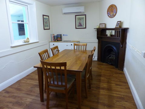 Andy\'s Accommodation - Hotel NSW 5