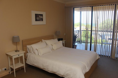 The Lighthouse - Beachfront Accommodation - Hotel NSW 1