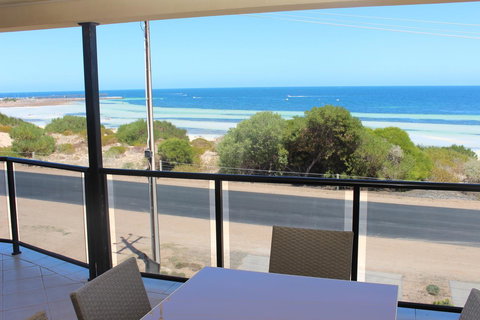 The Lighthouse - Beachfront Accommodation - Hotel NSW 9