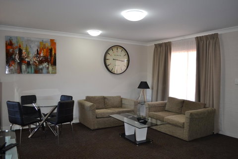 Cattlemans Country Motor Inn & Serviced Apartments - Hotel NSW 41