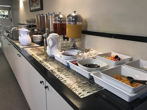 Cattlemans Country Motor Inn & Serviced Apartments - Hotel NSW 4