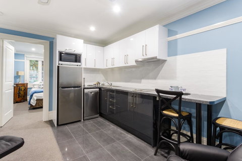 Blue Door Apartments - Hotel NSW 3