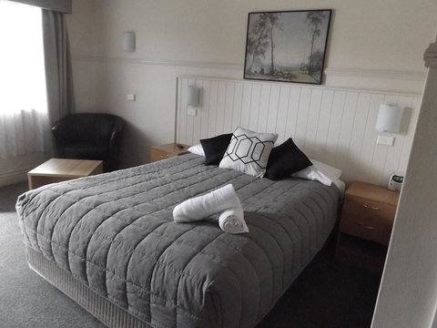 Ben Chifley Motor Inn - Hotel NSW 2