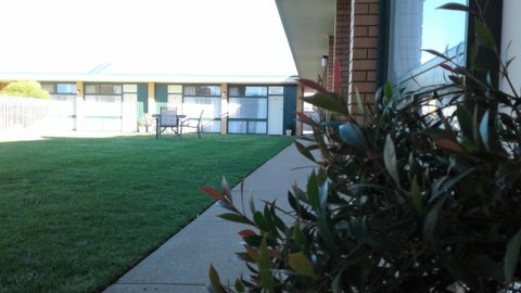 Junee Motor Inn - Hotel NSW 9