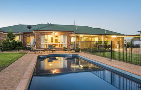 Colonial Court Villas - Hotel NSW 2